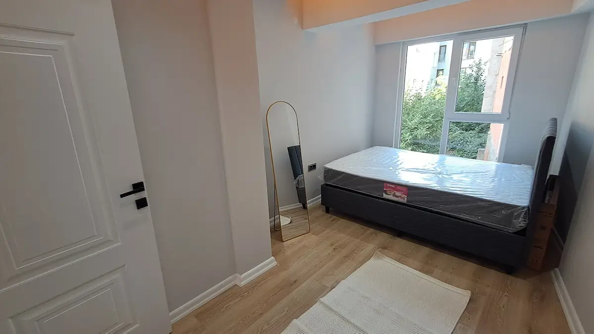 ŞİRİNTEPE’DE SIFIR, EŞYALI 1+1 | BALKONLU | DOĞALGAZ KOMBİLİ | BOŞ