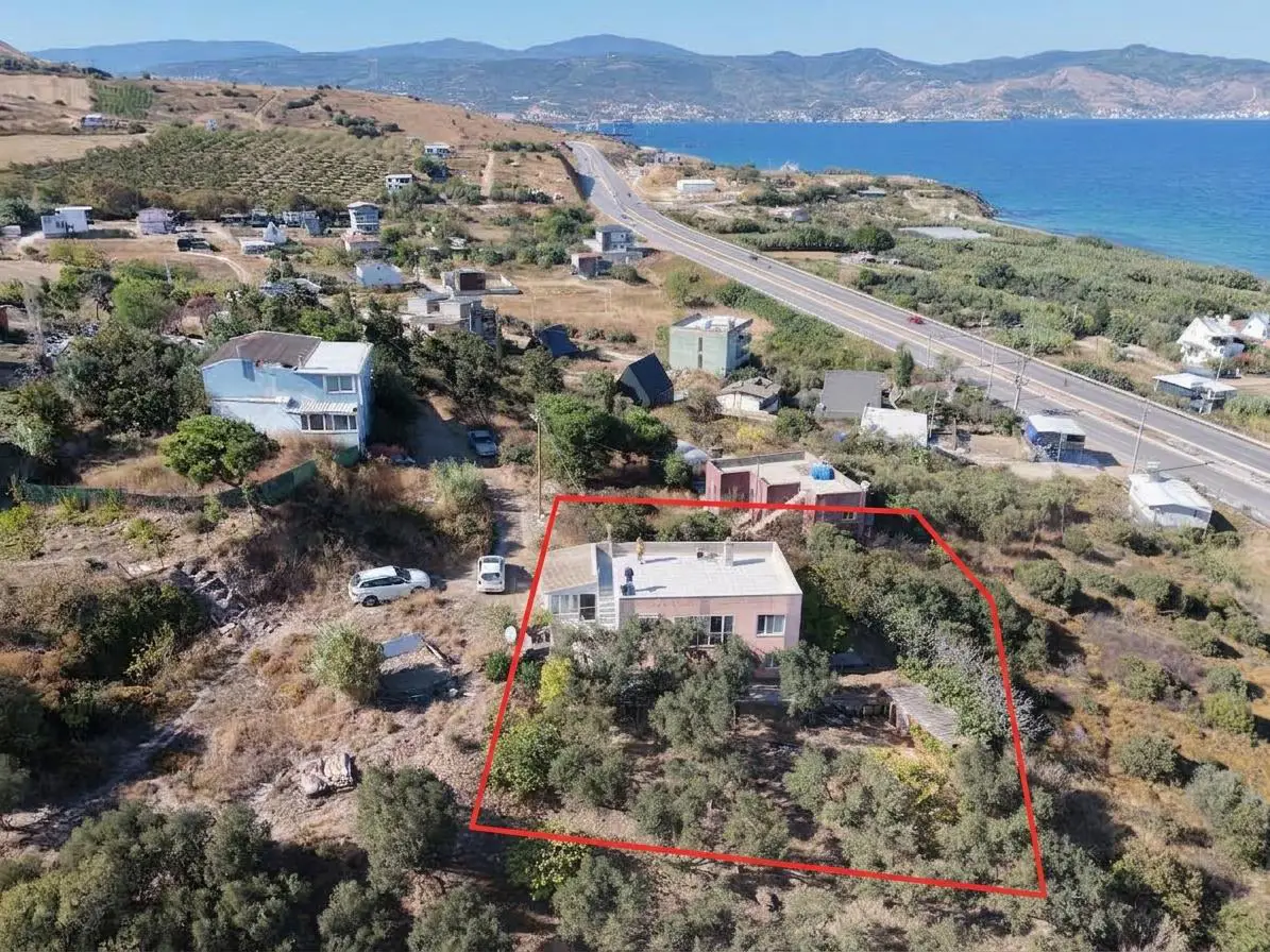 REMAXYAZ'DAN DENİZ MANZARALI 617 M2 YAZLIK VE ARSASI