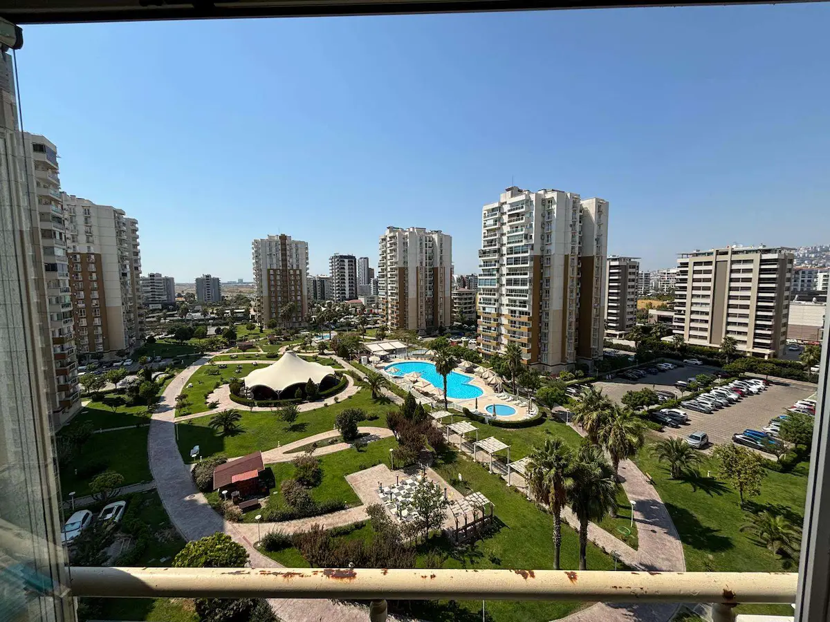 KARŞIYAKA EMLAK KONUT MAVIŞEHIR EVLERINDE GENIŞ TIP SATILIK 1+1