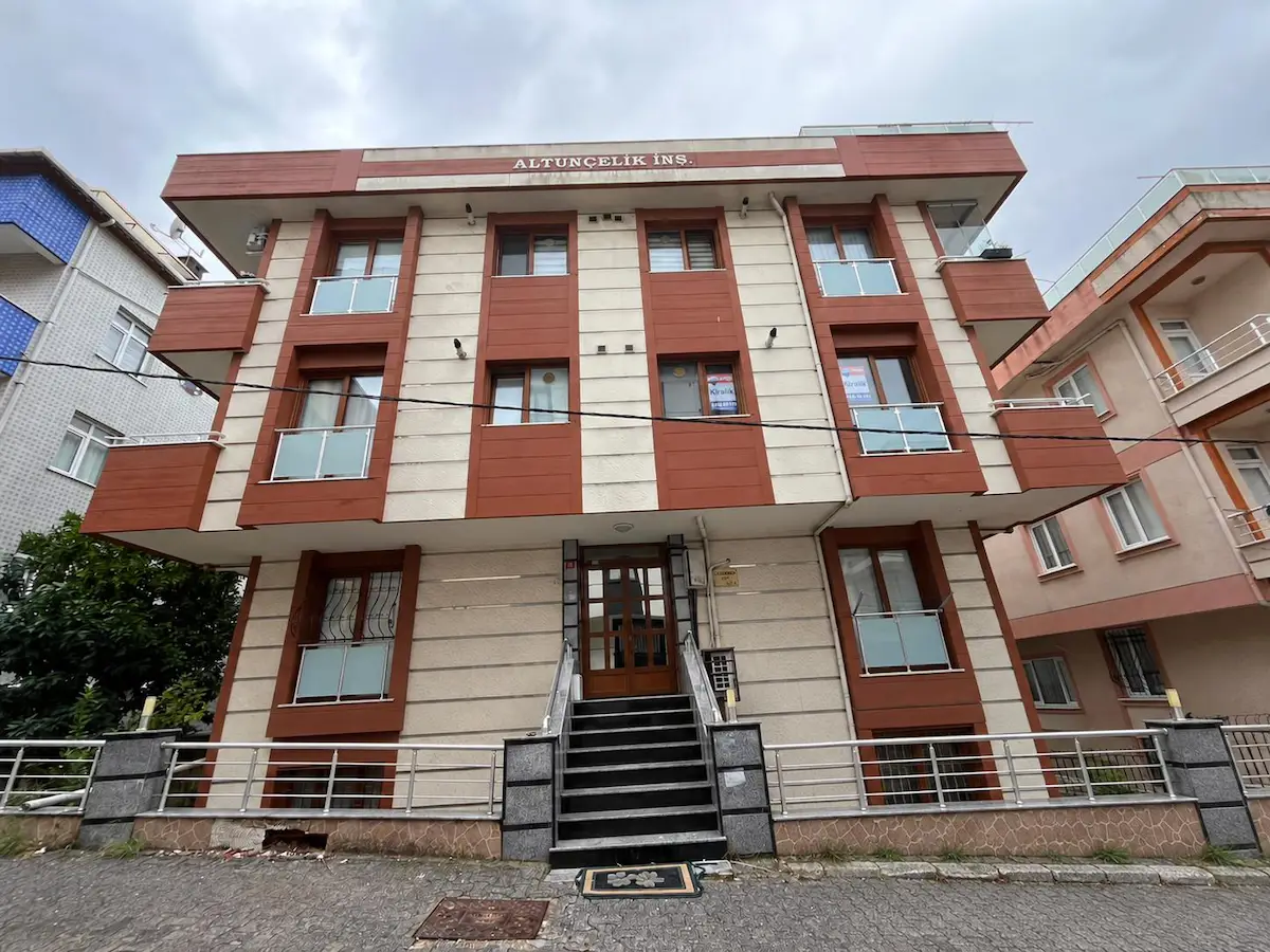 ATAŞEHİR KAYIŞDAĞI MAHALLESİ ÇİFT BALKONLU 2+1 KİRALIK DAİRE