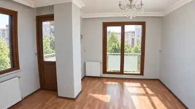 ATAŞEHİR KAYIŞDAĞI MAHALLESİ ÇİFT BALKONLU 2+1 KİRALIK DAİRE
