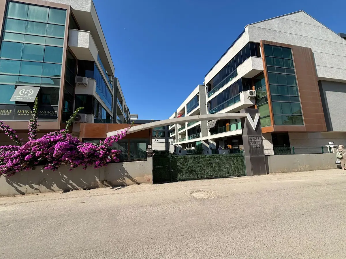 REMAX ŞEHİR'DEN ÇİFTLİKKÖY ATATÜRK CADDESİ'NDE KİRALIK 3+1 DAİRE