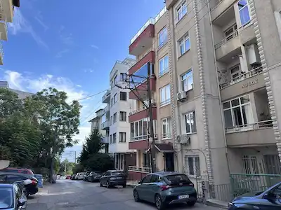 İZMİT’TE 240 M² BRÜT 4+2 ÇATI KATI DAİRE | 2 BANYO, 3 WC, BALKON | KREDİYE UYGUN