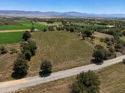 BURDUR ÇELTİKÇİ YUKARI MAHALLEDE SATILIK ARSA