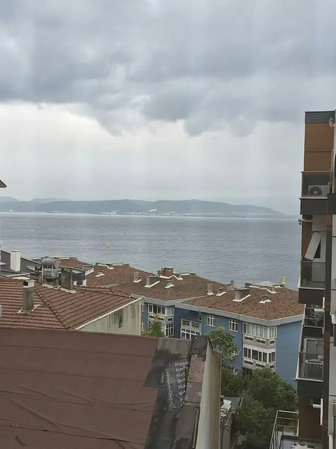 DARICA CAMİ MAHALLESİNNDE DENİZ MANZARALI 2+1 DAİRE