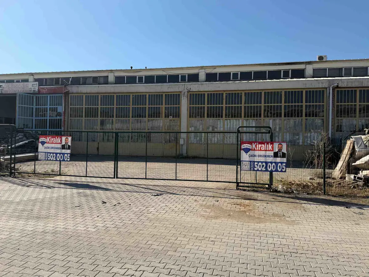 OTO TAMİRCİLER SANAYİ SİTESİNDE KİRALIK 180 M² İŞYERİ