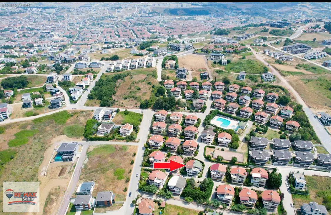 YALOVA KADIKÖYDE SATILIK 7 ODA 2 SALON HAVUZLU SİTE İÇİNDE VİLLA