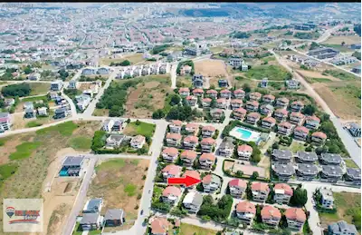 YALOVA KADIKÖYDE SATILIK 7 ODA 2 SALON HAVUZLU SİTE İÇİNDE VİLLA