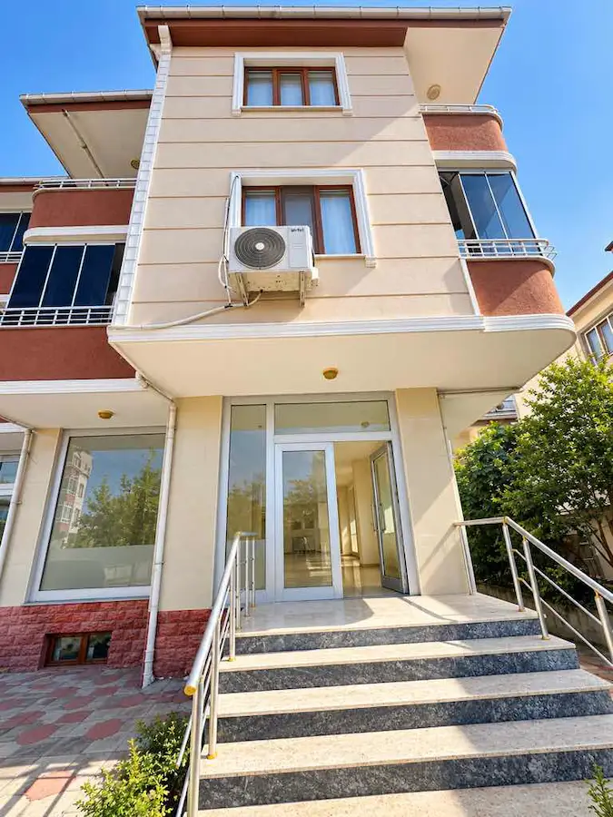 RE/MAX LAND | ÇORLU REŞADİYE MAHALLESİ'NDE 80 M² KİRALIK DÜKKÂN