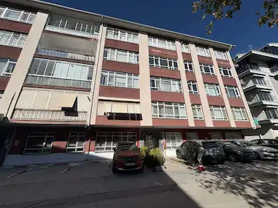 AYRANCI’DA GÜNEY-DOĞU CEPHELİ 3+1 | 140 M² NET | BALKONLU | BOŞ KİRALIK DAİRE