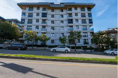 KOZA MESKEN BAHÇEVLIEVLER'DE BAHÇE KULLANIMLI 2+1 DAIRE