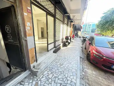 YENİBOSNA MERKEZ’DE DEPOLU SATILIK DÜKKAN