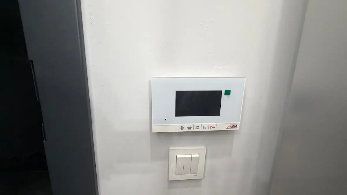 REMAX MID'DEN ÜNIVERSITE YAKINI EŞYALI 1+1 KIRALIK DAIRE