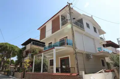 DENİZLİ ÖĞRETMENLER SİTESİ'NDE SATILIK DENİZ MANZARALI EŞYALI 1+1 DAİRE