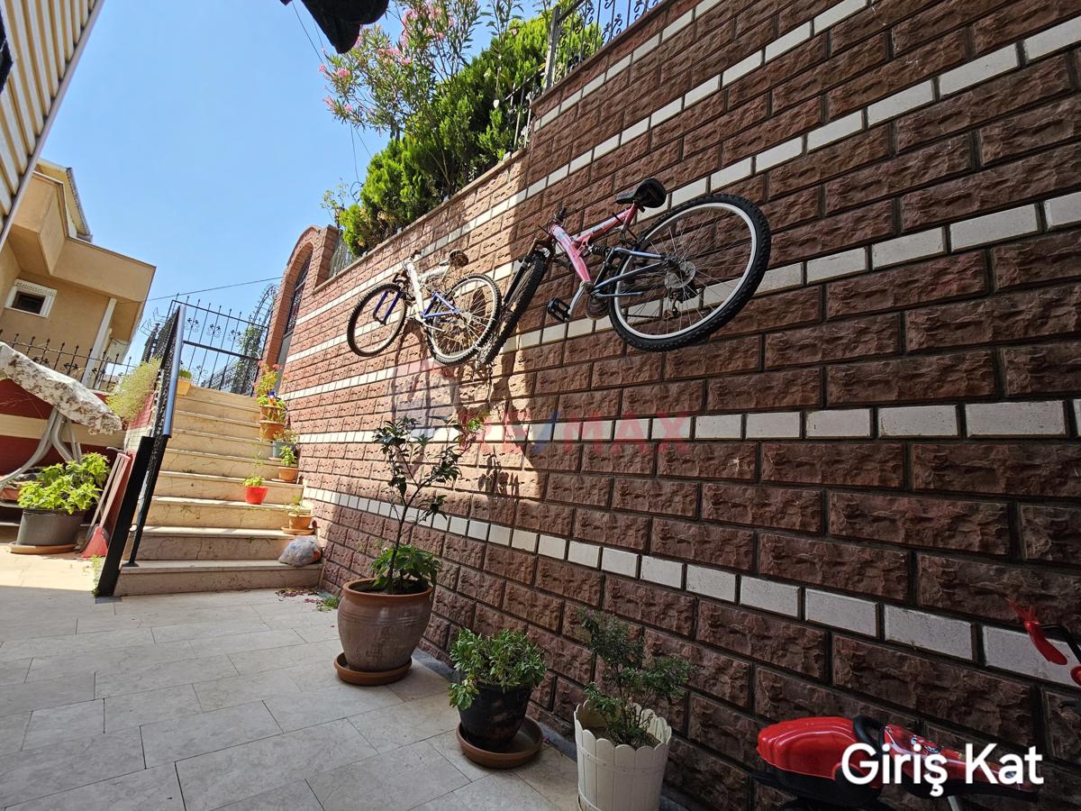 BEYLİKDÜZÜ GÜRPINAR DENİZ MANZARALI 4+2 SATILIK VİLLA 