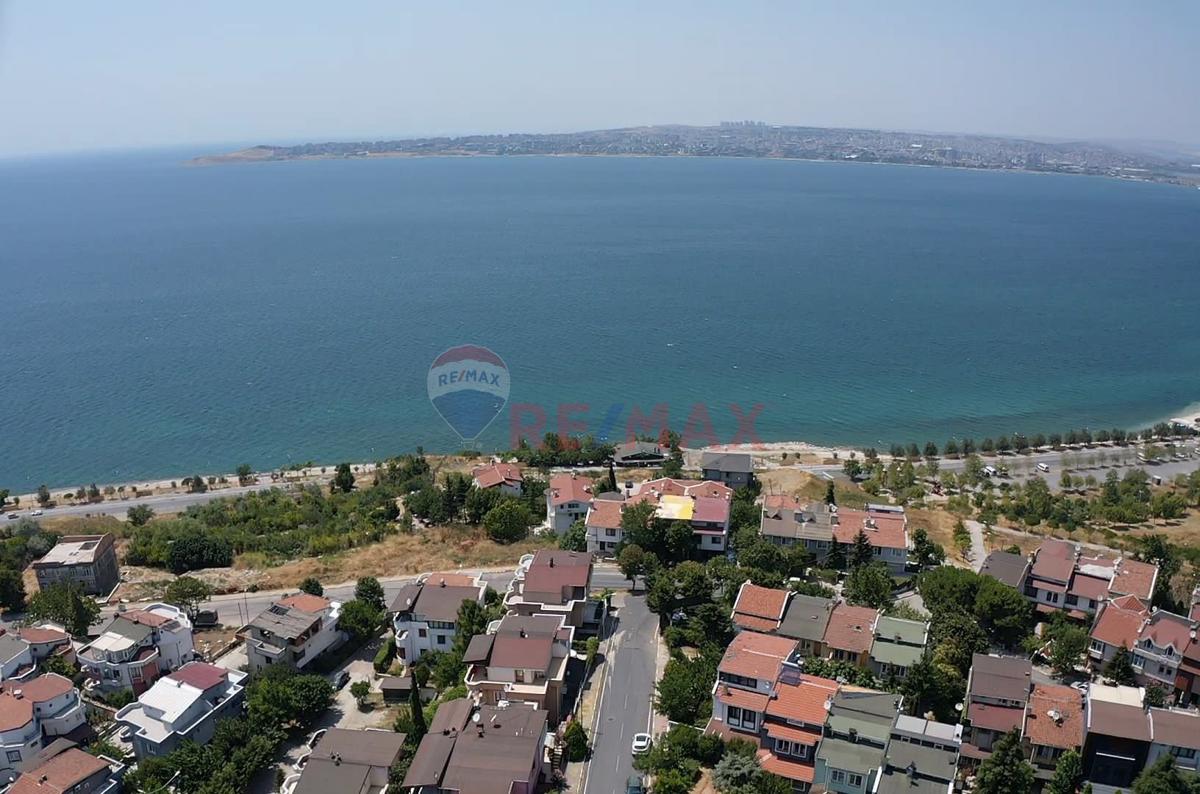 BEYLİKDÜZÜ GÜRPINAR DENİZ MANZARALI 4+2 SATILIK VİLLA 