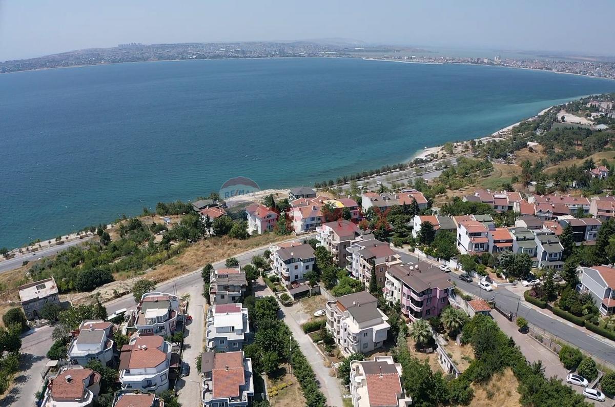 BEYLİKDÜZÜ GÜRPINAR DENİZ MANZARALI 4+2 SATILIK VİLLA 