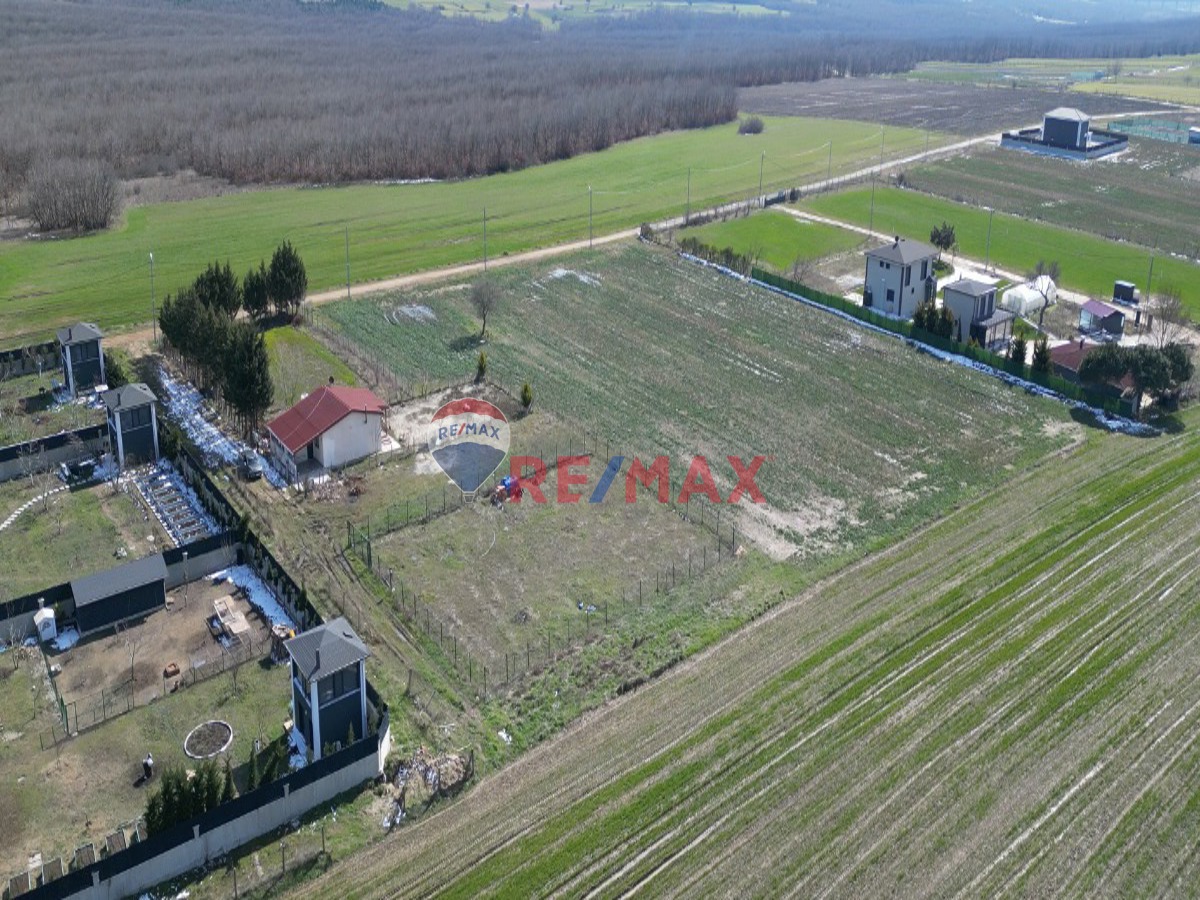 SILIVRI BÜYÜK ÇAVUŞLUDA YATIRIMLIK MUHTEŞEM KONUMLU VILLA ARSASI