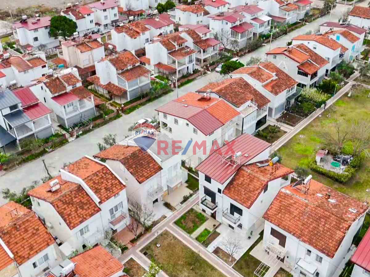 KUŞADASI GÜZELÇAMLI DENIZE 5DK YÜRÜME MESAFESINDE SATILIK YAZLIK