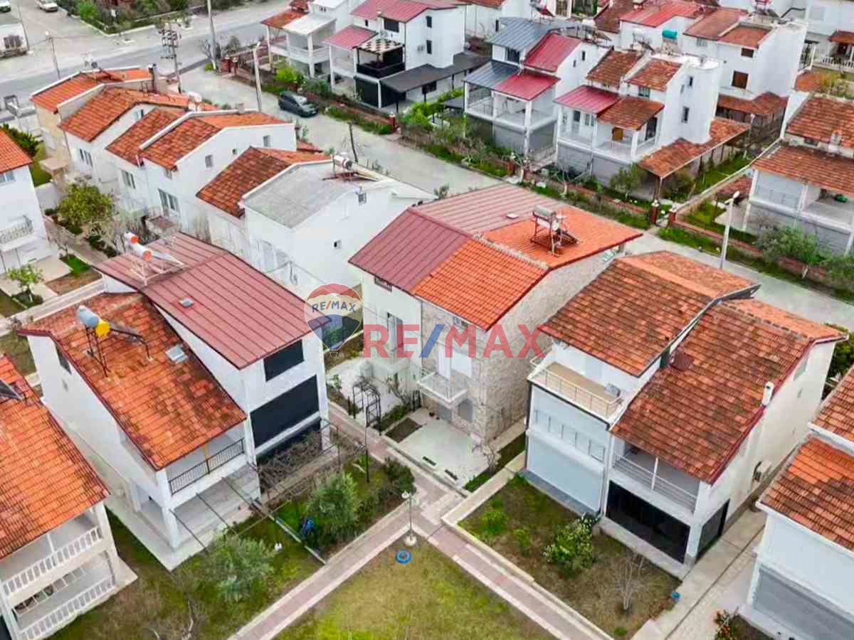 KUŞADASI GÜZELÇAMLI DENIZE 5DK YÜRÜME MESAFESINDE SATILIK YAZLIK