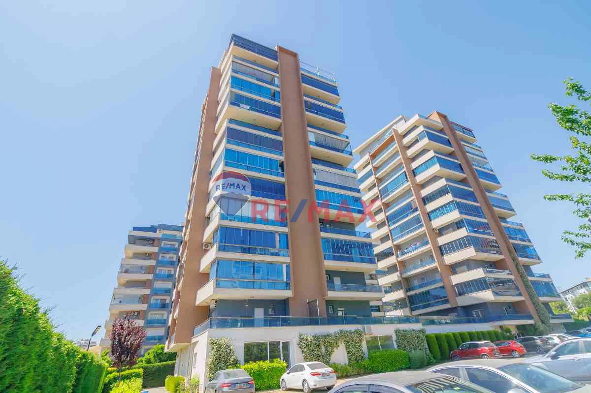 PARK YÜCESOY SİTESİ'NDE 3 CEPHELİ ARA KAT LÜKS SATILIK DAİRE