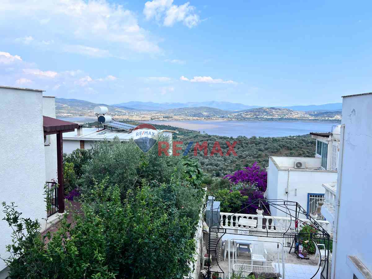 MUĞLA MİLAS BOĞAZİÇİ MAHALLESİNDE SATILIK MANZARALI VİLLA 