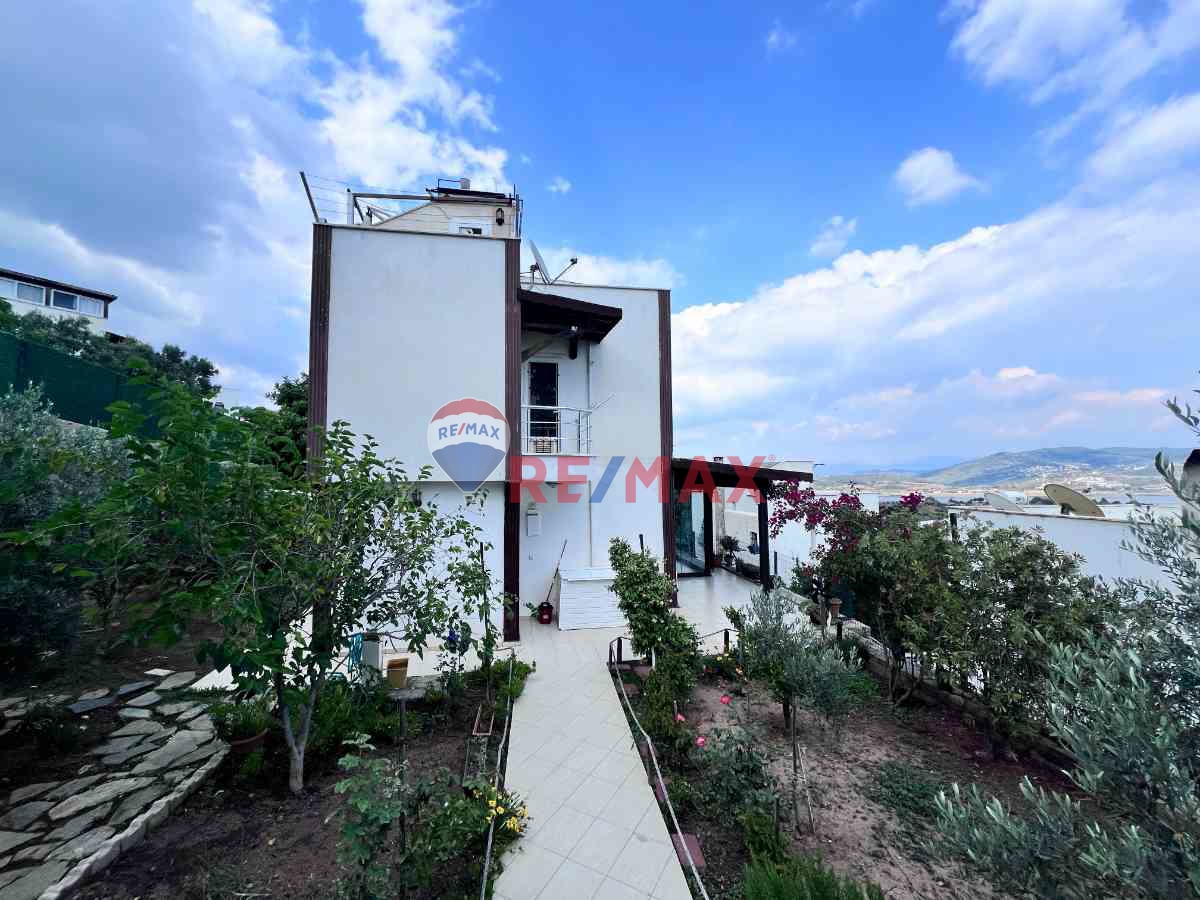 MUĞLA MİLAS BOĞAZİÇİ MAHALLESİNDE SATILIK MANZARALI VİLLA 