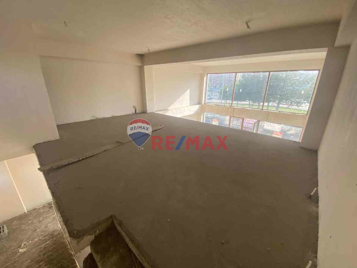 MELİKGAZİ KEYKUBAT TRANVAY DURAĞINDA TABELA DEĞERİ YÜKSEK DÜKKAN