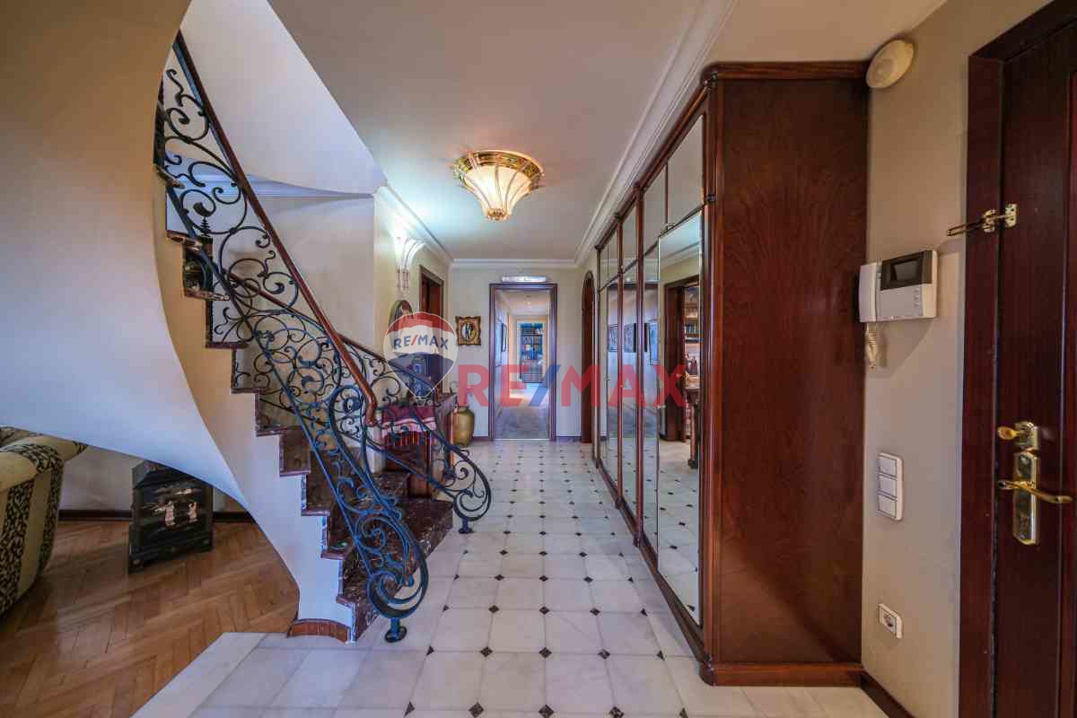 ISTANBUL'UN PRESTIJLI BÖLGESI ULUS'TA BOĞAZA AÇILAN 5+2 ÇATI DUBLEKS SATILIK