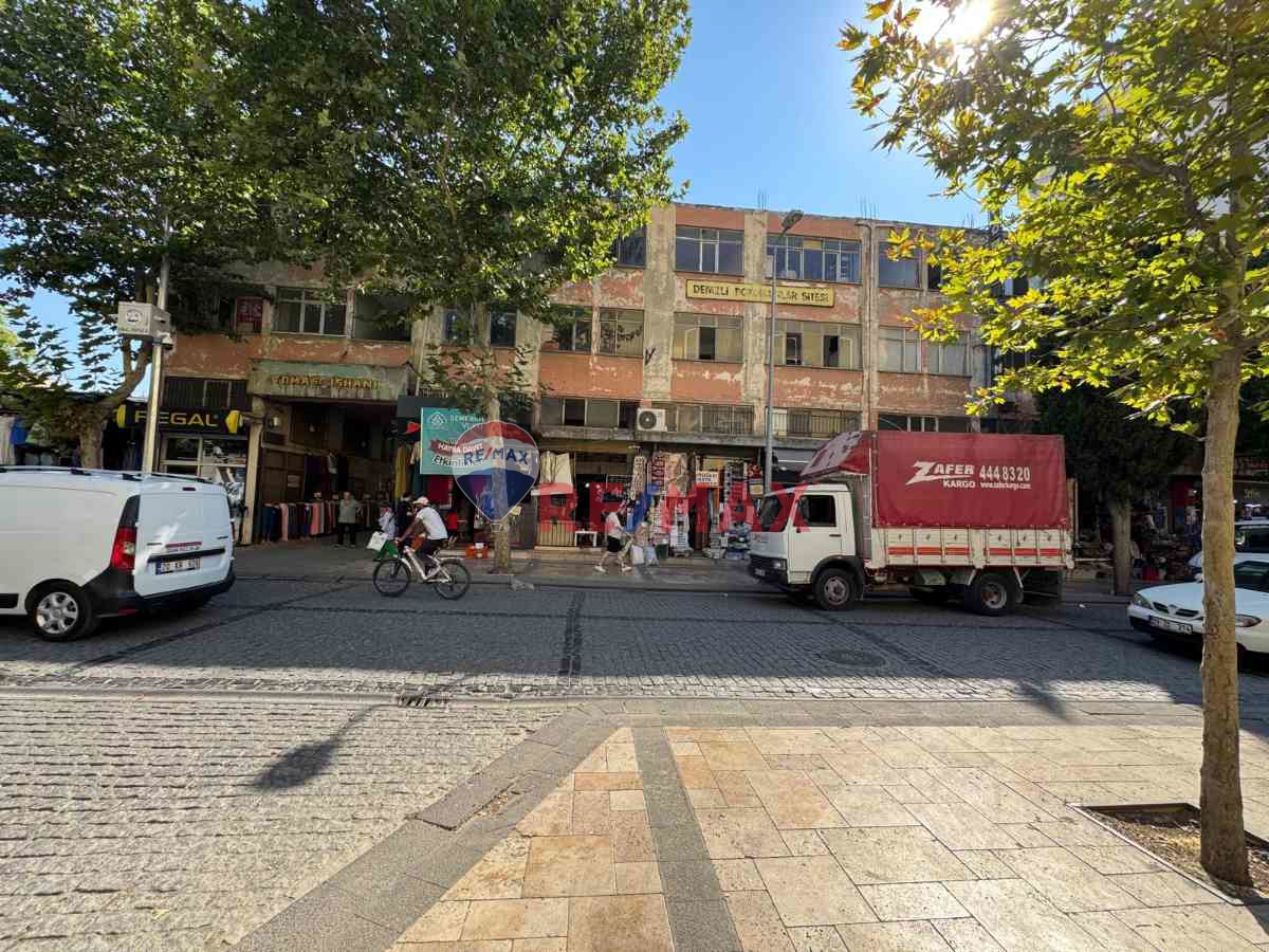 TOMAŞ HAN'DA CADDE CEPHELİ FIRSAT FİYATLI DÜKKAN