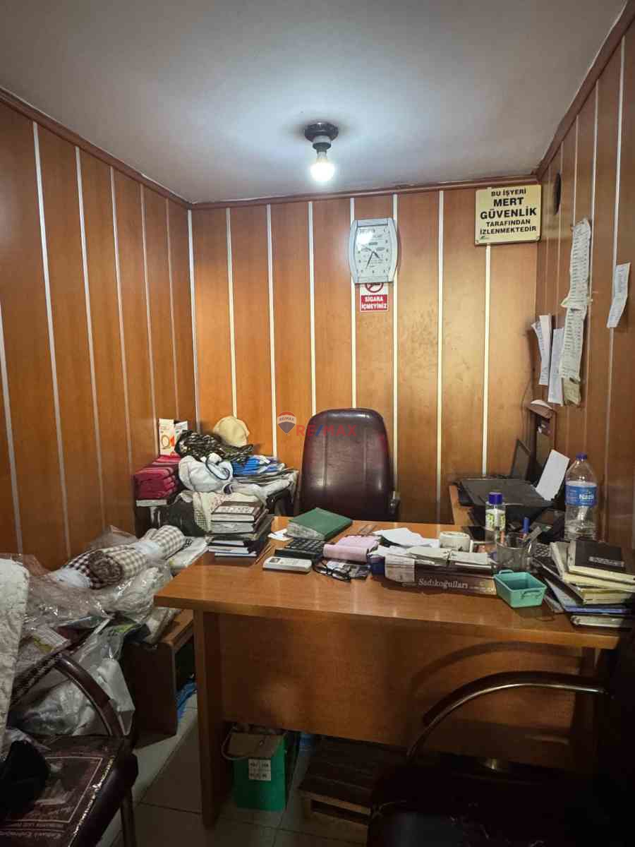TOMAŞ HAN'DA CADDE CEPHELİ FIRSAT FİYATLI DÜKKAN