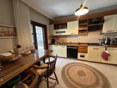 ANGORA EVLERI’NDE KÖŞE KONUMLU GENIŞ BAHÇELI DUBLEKS KIRALIK