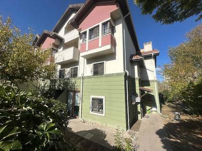 ANGORA EVLERI’NDE KÖŞE KONUMLU GENIŞ BAHÇELI DUBLEKS KIRALIK