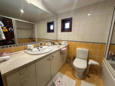 ANGORA EVLERI’NDE KÖŞE KONUMLU GENIŞ BAHÇELI DUBLEKS KIRALIK