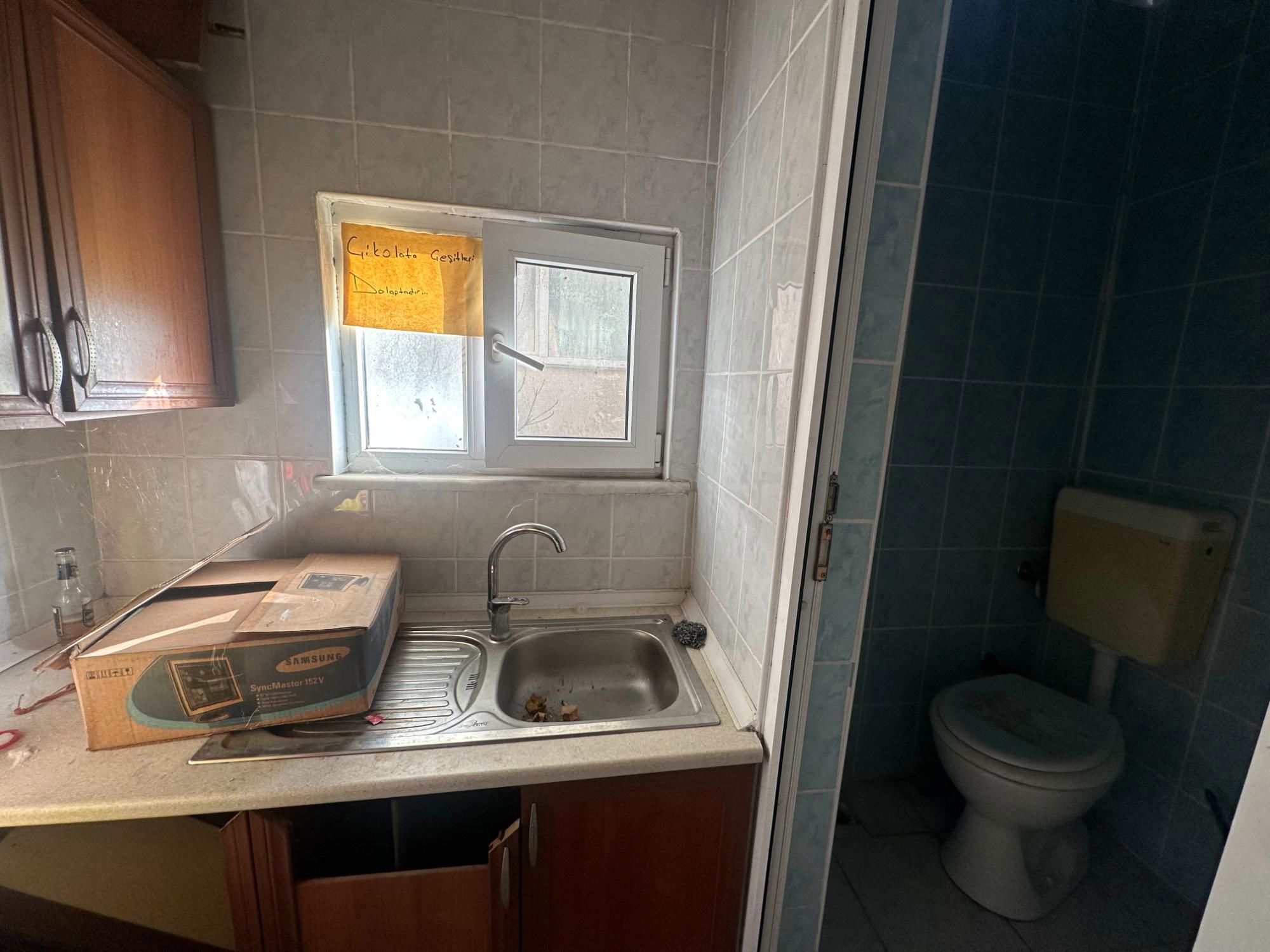 AVCILAR GÜMÜŞPALA E-5 50 METRE MESAFEDE DÜZ GİRİŞ SATILIK DÜKKAN