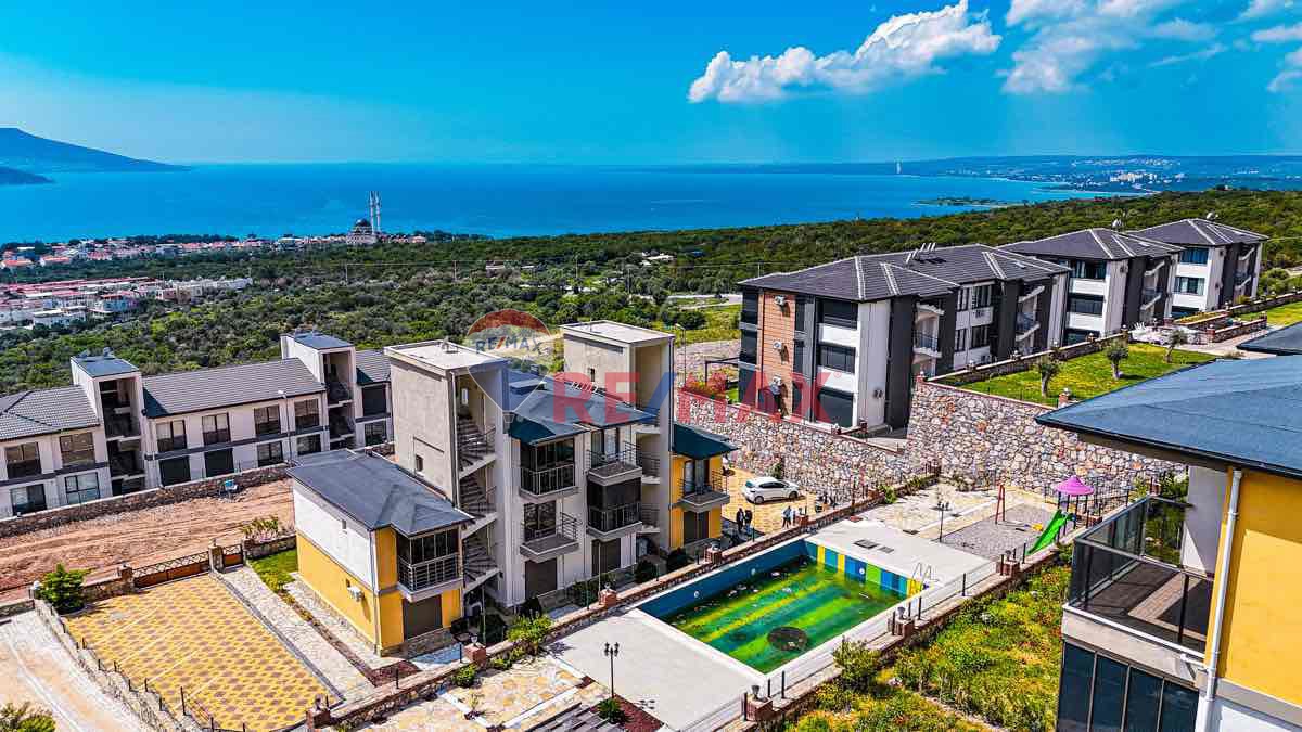 AKBÜK’TE HAVUZLU SİTEDE FULL DENİZ MANZARALI 2+1 DAİRE