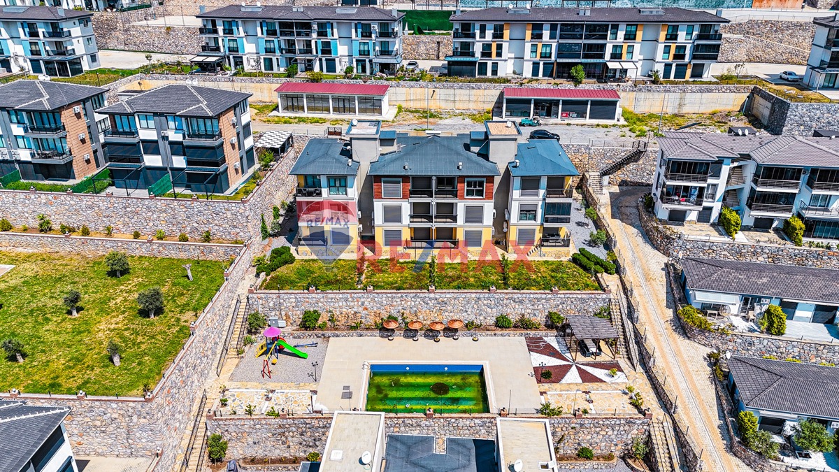 AKBÜK’TE HAVUZLU SİTEDE FULL DENİZ MANZARALI 2+1 DAİRE