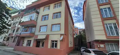 ÇAYIROVA MAHALLESİN'DE FATİH CADDESİNİN HEMEN YALI BAŞINDA SATILIK 2+1 DAİRE
