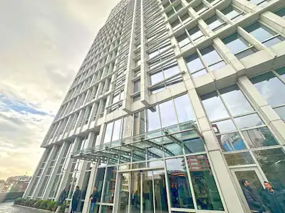 REMAX'TAN BOMONTİ BUSİNESS CENTER'DA DEKORASYONLU 223 M2 OFİS