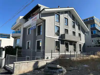 YAŞAMKENTTE 11 ADET 1+1 EŞYALI DAIREDEN OLUŞAN KOMPLE BINA