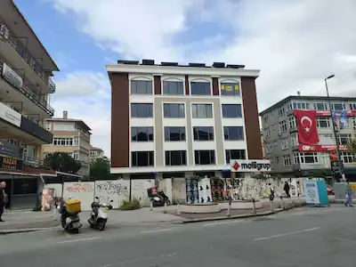 REMAX BILLUR BAKAN'DAN İNCIRLI CADDESI ÜZERI SATILIK SIFIR 2+1