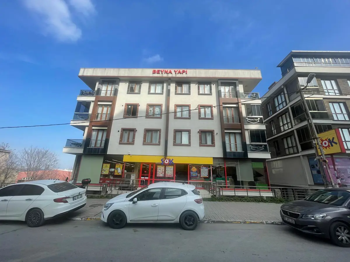 YAKUPLU'DA E-5'E YAKIN MERKEZİ KONUMDA ÇİFT GİRİŞLİ DUBLEKS DAİRE