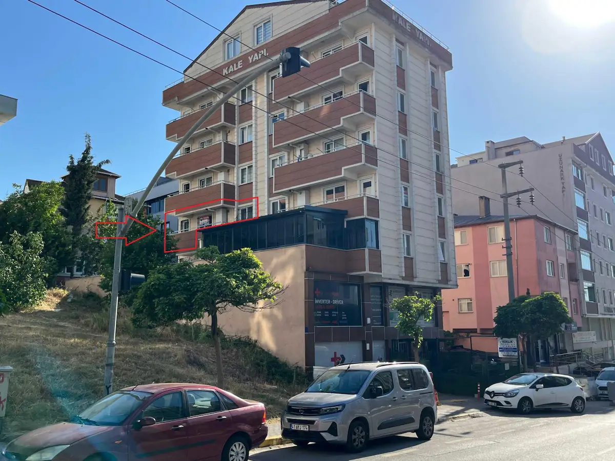 ÇAYIROVA ATATÜRK MH. GÜNEY CEPHE ASANSÖRLÜ 2+1 ARAKAT BOŞ DAİRE