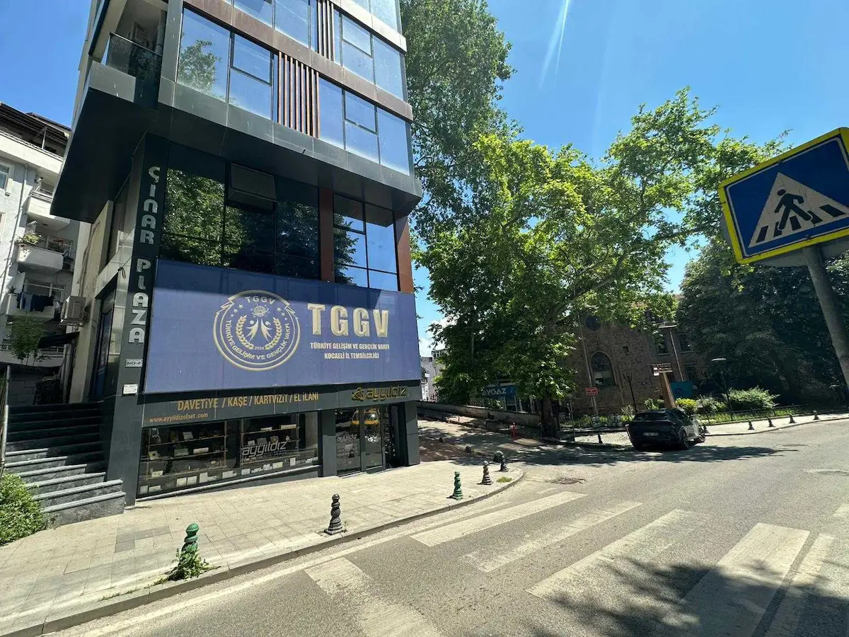 REMAX'DEN ÇINAR PLAZA'DA ACISU PARKI KİRALIK 1+1 OFİS