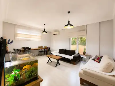 BALÇOVA EĞITIM MAHALLESİ'NDE BAHÇE KATI, MASRAFSIZ, KAPALI MUTFAKLI 2+1 SATILIK DAİRE