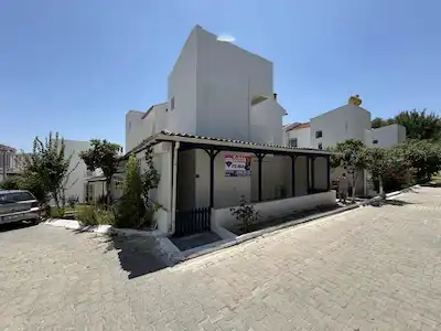 YAVANSU AKSAN SİTESİ 2+1 KÖŞE KONUMLU HAVUZ, DOĞALGAZ KOMBİLİ SATILIK DUBLEKS