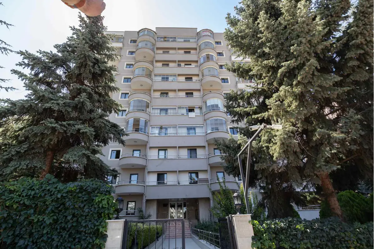 ÇİĞDEM MAHALLESİ SİTE İÇİNDE YENİLENMİŞ  3+1 DAIRE