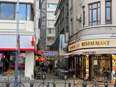SİRKECİ’DE KİRALIK BİNA