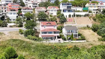 REMAX HİLAL'DEN GERZE'DE DENİZ MANZARALI SATILIK VİLLA VE ARSASI