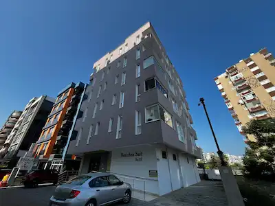 REMAX TOROS'TAN MENDERES'TE DENİZE 1 DK MESAFEDE FULL EŞYALI TAŞINMAYA HAZIR 1+1